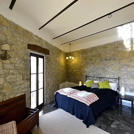 Villa Sleeps 12 Pool Wifi